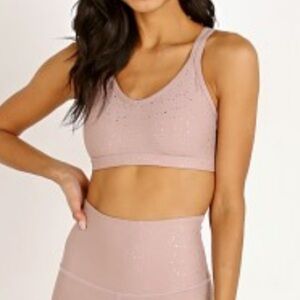 BEYOND YOGA✨ Alloy Ombré Beige/Blush Shiny Sports Bra Size Medium